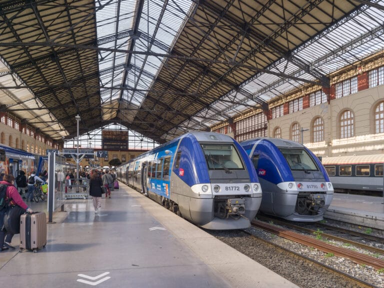 Trains régionaux dans la gare de Marseille Saint Charles
